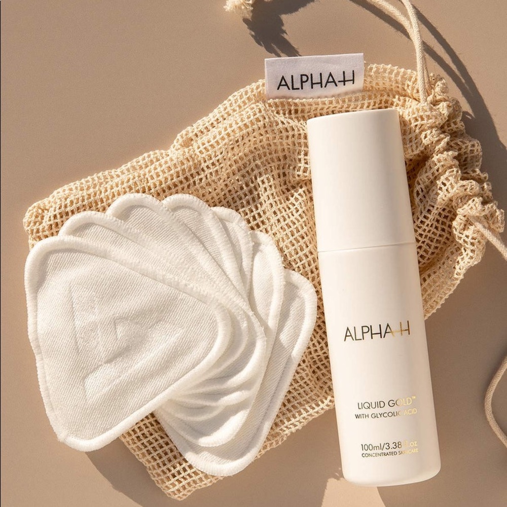 Alpha H Liquid Gold with 5% Glycolic Acid
Exfoliating treatment RV $54